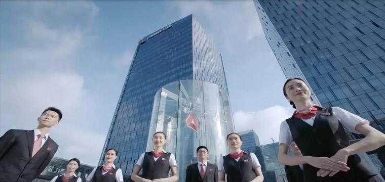 广发银行坚持以“以人民为中心”、“以客户为中心”的服务发展理念